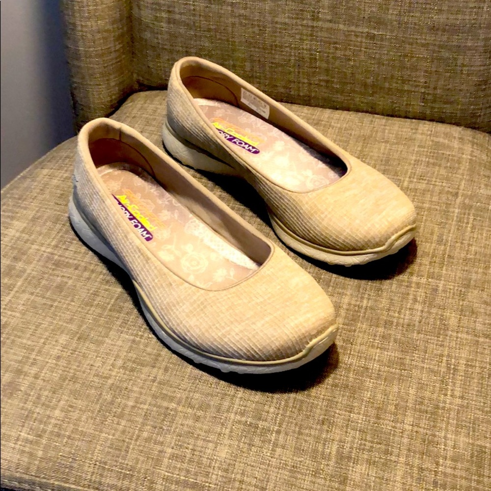 SKECHERS Air-Cooled Memory Foam Flats Size 8.5